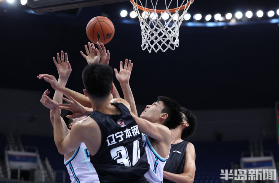 今晚浙江队备战欧篮联，复出首秀细节曝光，更衣室稳定，临场指挥获称赞的简单介绍